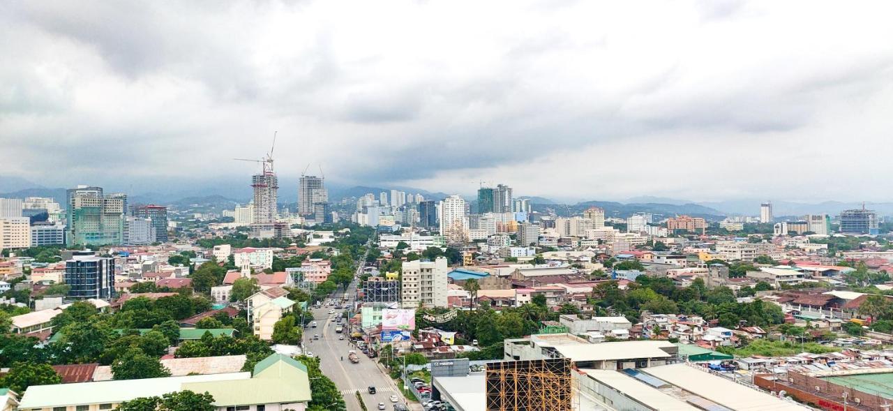 Sunvida Tower Stays Across Sm City Cebu Екстер'єр фото