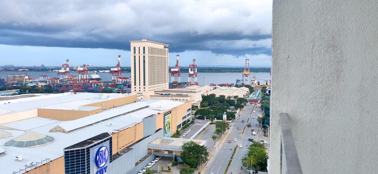 Sunvida Tower Stays Across Sm City Cebu Екстер'єр фото